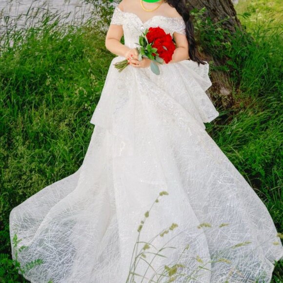 White Wedding Dress that will make you feel like a Princess! - Picture 1 of 7